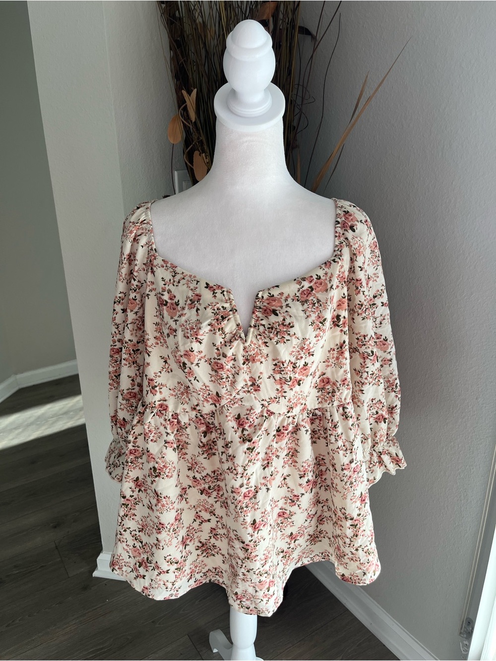 NWT BloomChic Cream Floral Peasant Blouse Size 14/16